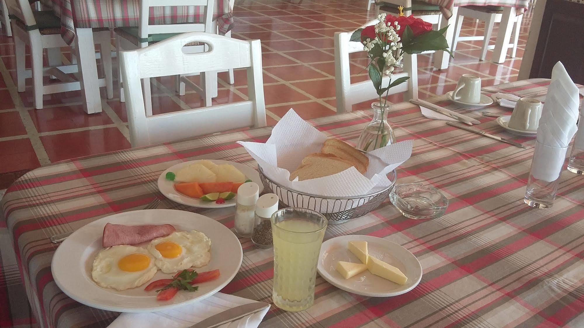 Hotel Mont Joli Cap-Haïtien Zewnętrze zdjęcie